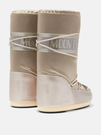 Icon Glance Stiefel aus platinfarbenem Satin