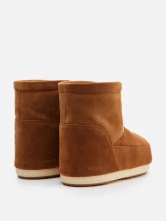 Schnürlose Stiefel aus hellbraunem Wildleder Schnürlose Stiefel aus hellbraunem Wildleder