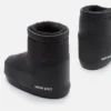 Schwarze Gummistiefel ohne Schnürsenkel
